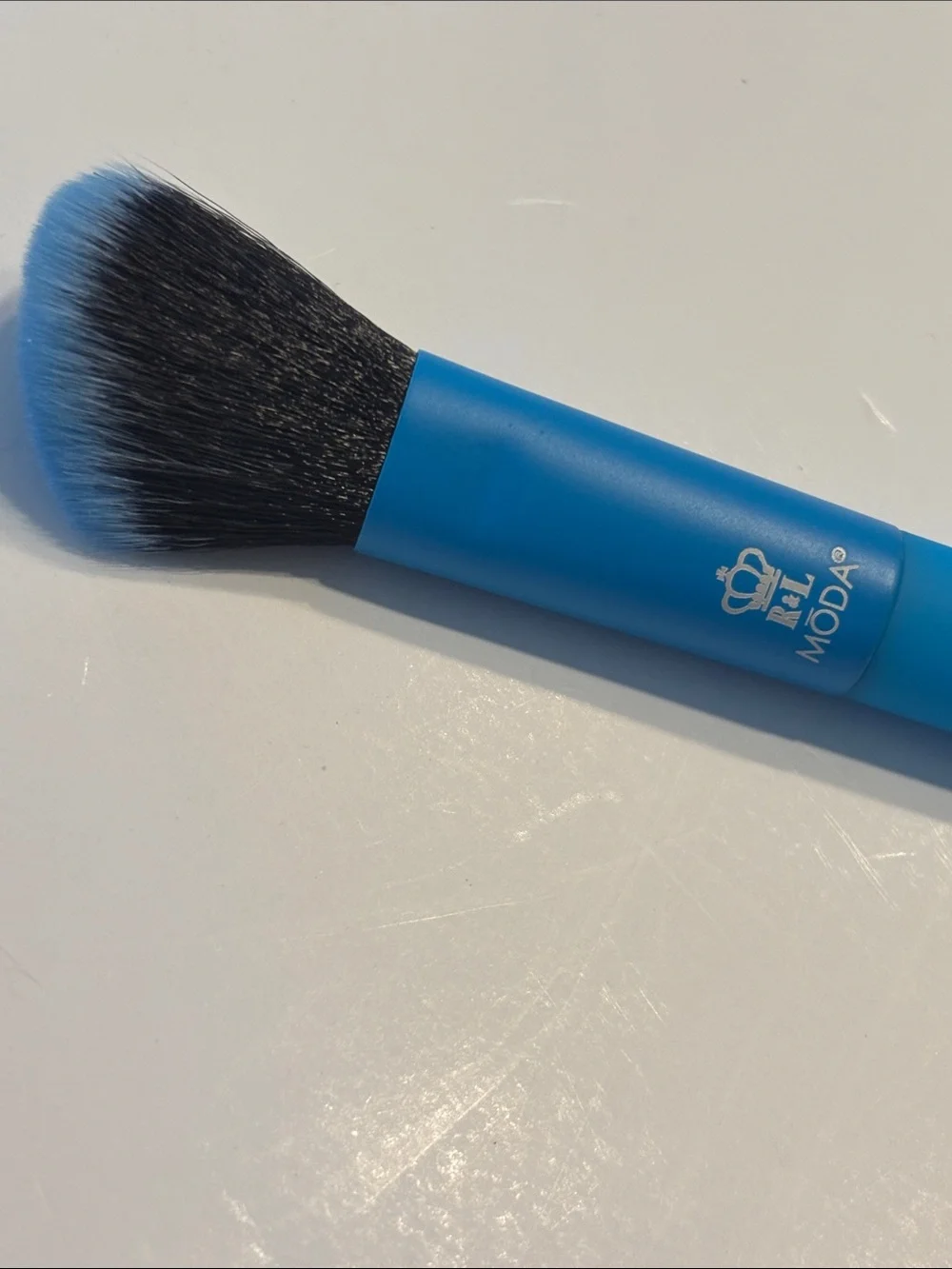 Royal & Langnickel MODA Neon Angle Contour Blush Brush in Blue